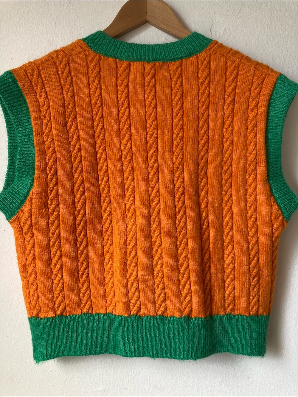 Lisa Says Gah orange & green cable knit sweater vest M/L - Picture 7 of 9
